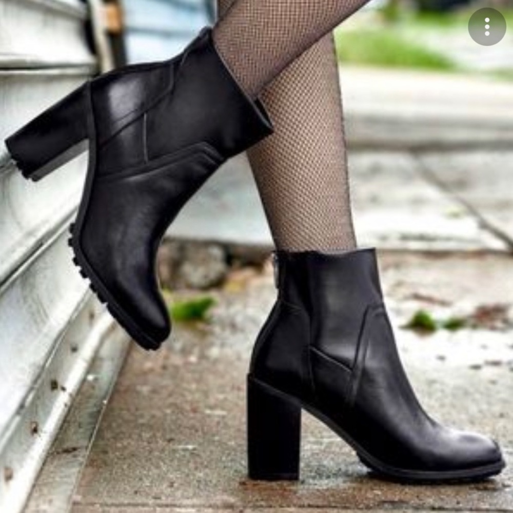 Sam Edelman Black Leather Heeled Boots Size 8